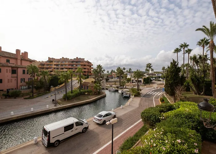 Aquamarine Apartment In Marina Sotogrande